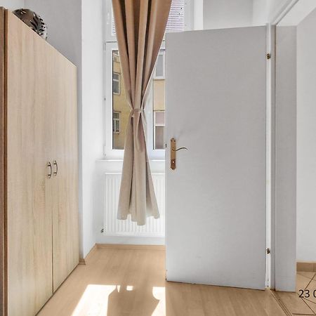 Four-Bedroom, Four King-Size Comfort Wenen Buitenkant foto
